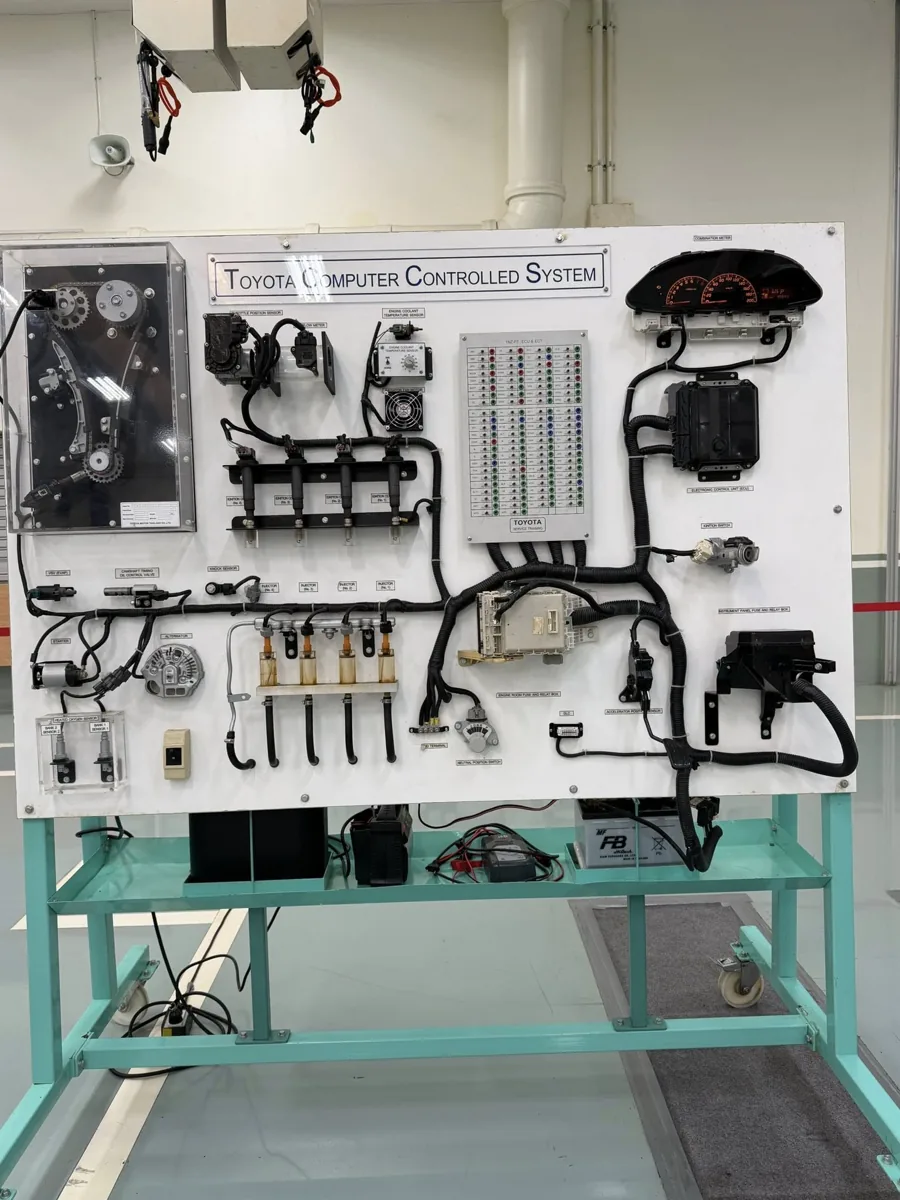 เครื่องยนต์ดีเซลคอมมอนเรล ชุดฝึก Toyota ชุดฝึกเครื่องยนต์ดีเซลคอมมอนเรล Toyota Technical Education Program