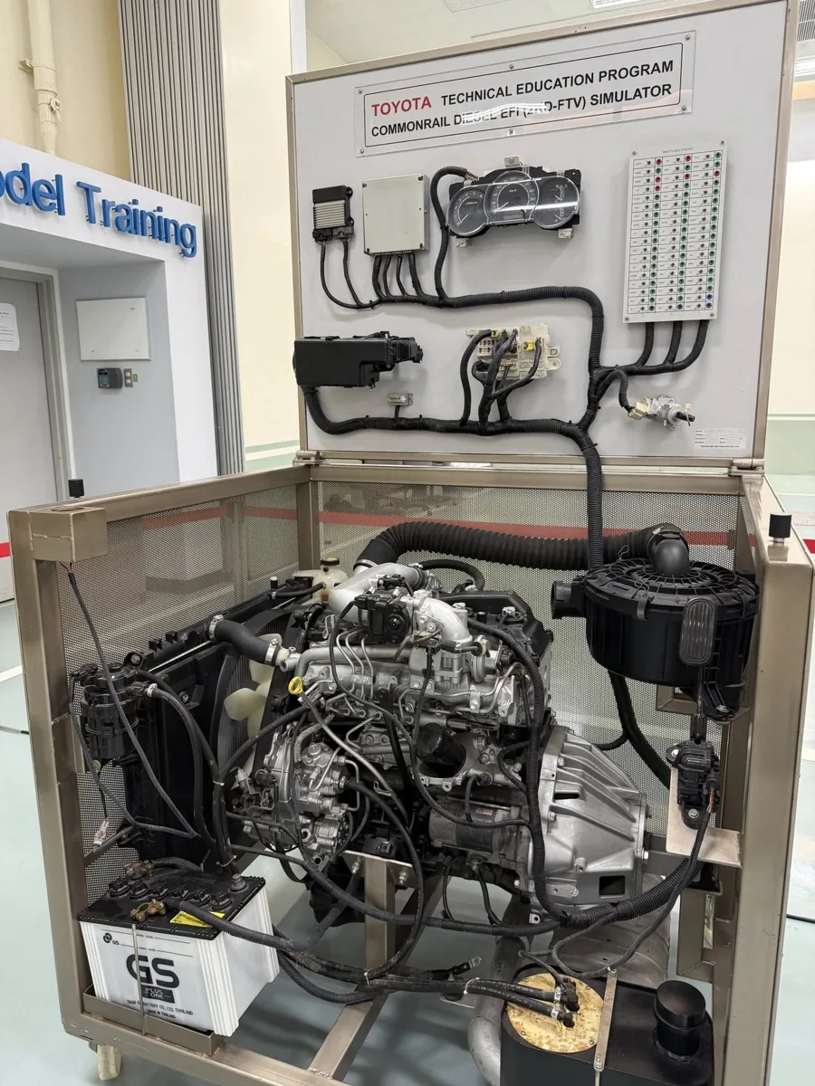 ชุดเครื่องยนต์ดีเซล Toyota เครื่องยนต์ Toyota Diesel EFI Simulator สำหรับการเรียนการสอน