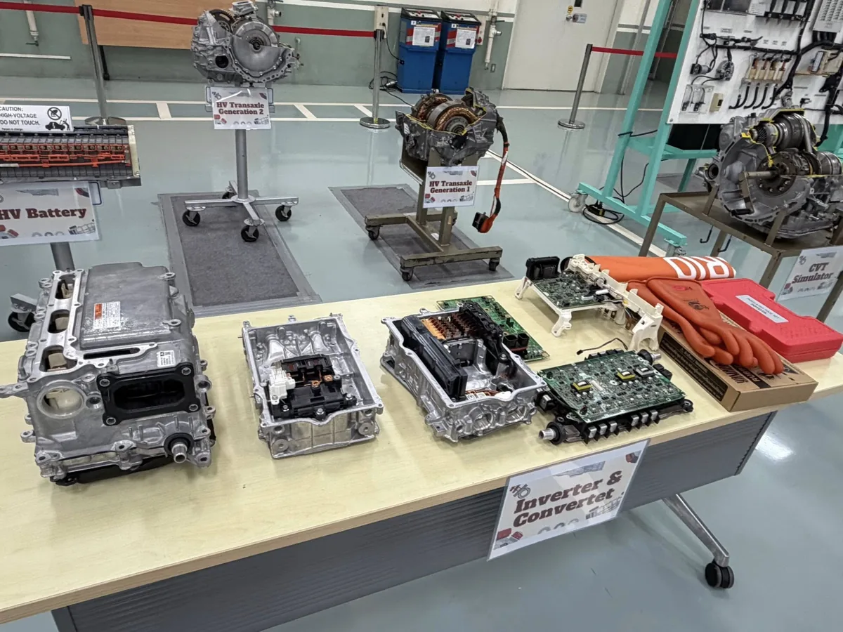 Inverter และ Converter ระบบยานยนต์ไฟฟ้า Toyota ชุดฝึกระบบ Inverter และ Converter รถยนต์ไฟฟ้า