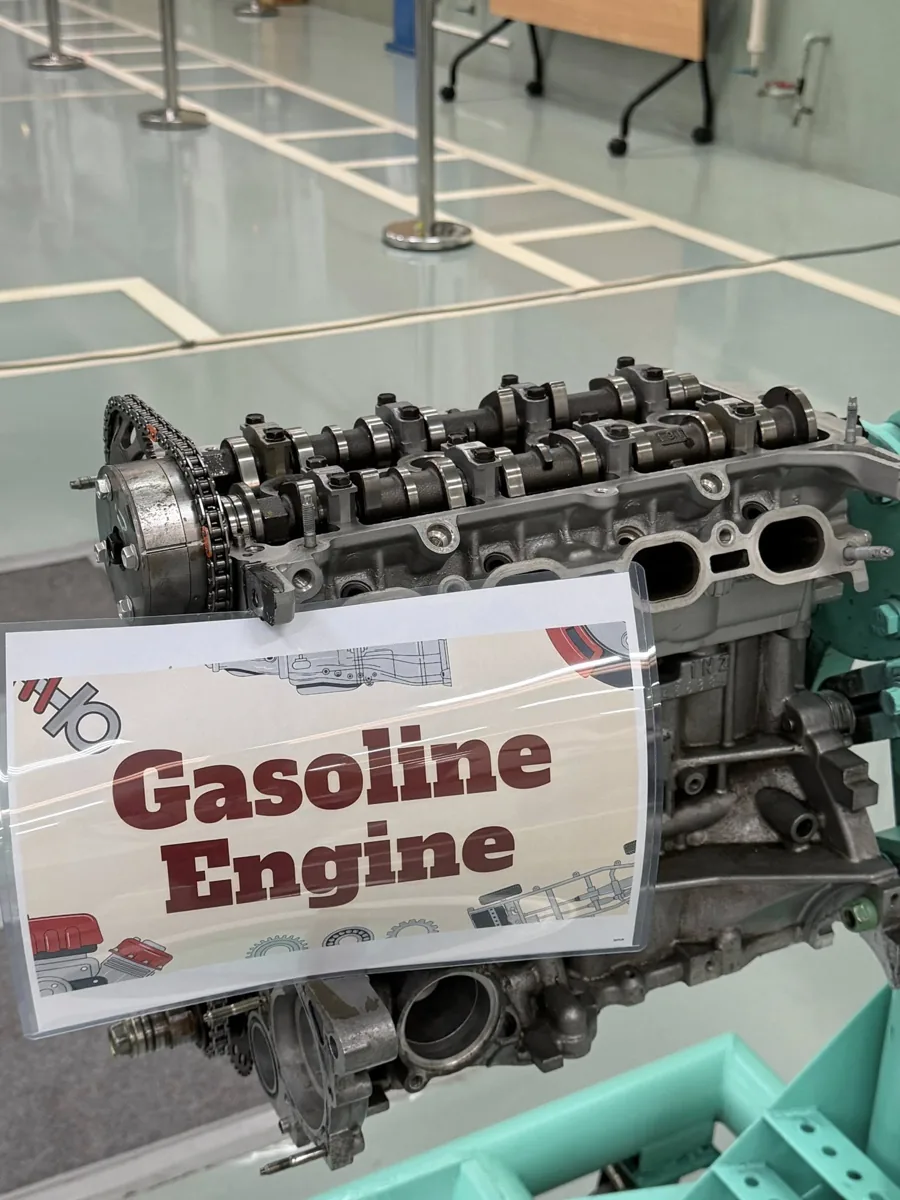 Gasoline Engine Training เครื่องยนต์เบนซิน Toyota เครื่องยนต์เบนซิน Toyota Gasoline Engine สำหรับการเรียนการสอน