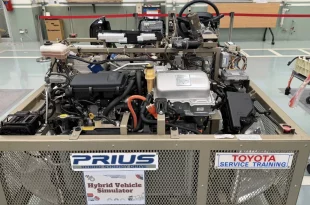 ชุดฝึก Toyota Prius Hybrid Synergy Drive สำหรับการอบรมช่างโตโยต้า