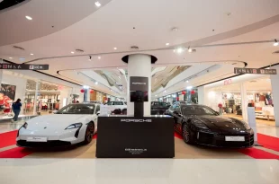 บูธ Porsche AAS Roadshow ที่ Central Westgate จัดแสดง Taycan และ Panamera