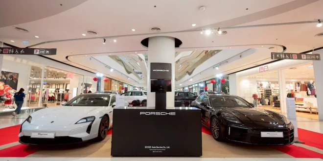 บูธ Porsche AAS Roadshow ที่ Central Westgate จัดแสดง Taycan และ Panamera