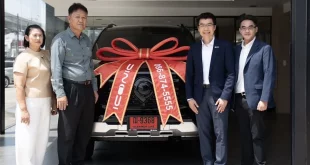 GWM (Thailand) ส่งมอบ NEW GWM POER SAHAR DIESEL ล็อตแรกให้ลูกค้าชาวไทย พร้อมทีมผู้บริหารและรถคันจริงติดโบว์แดงหน้าโชว์รูม