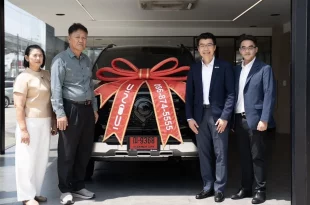 GWM (Thailand) ส่งมอบ NEW GWM POER SAHAR DIESEL ล็อตแรกให้ลูกค้าชาวไทย พร้อมทีมผู้บริหารและรถคันจริงติดโบว์แดงหน้าโชว์รูม