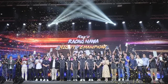 ช่วงเวลาเฉลิมฉลองชัยชนะของผู้ชนะการแข่งขัน Hilux REVO Racing Mania Night of Champions 2025 พร้อมบรรยากาศความสำเร็จบนเวที