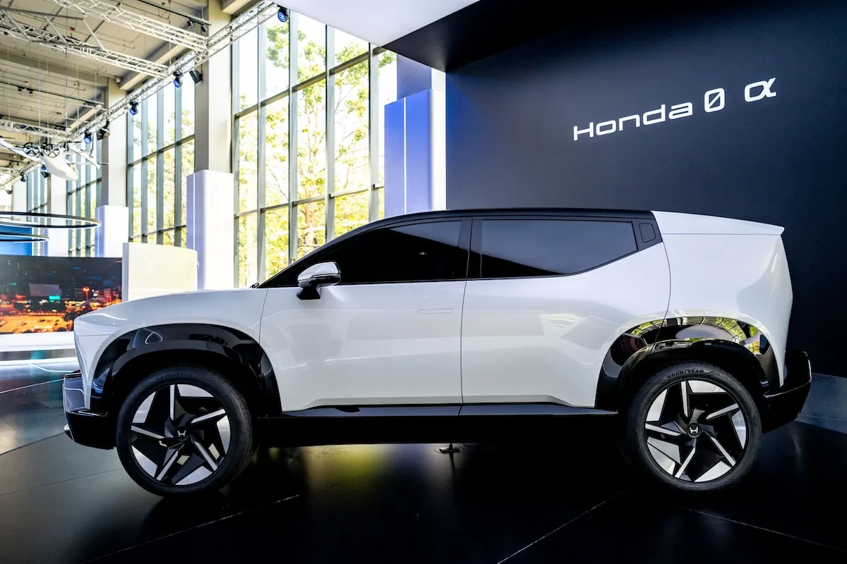 ดีไซน์ด้านข้าง Honda 0 Alpha Honda 0 Alpha มุมมองด้านข้างตัวรถ