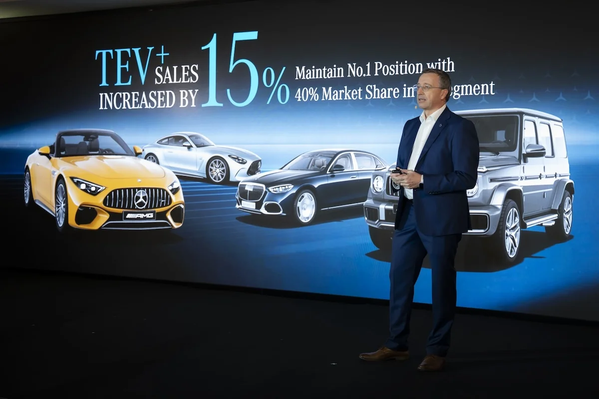 มร. มาร์ทิน ชเวงค์ กับทิศทางธุรกิจเมอร์เซเดส-เบนซ์ ประเทศไทย ปี 2569 มร. มาร์ทิน ชเวงค์ ประธานเจ้าหน้าที่บริหาร เมอร์เซเดส-เบนซ์ ประเทศไทย กล่าวถึงความสำเร็จยอดขายกลุ่ม Top-End Luxury และ TEV+