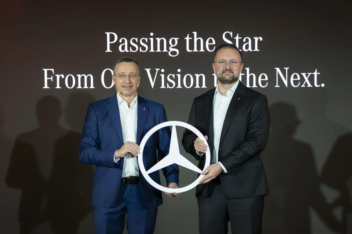 CEO Handover Ceremony เมอร์เซเดส-เบนซ์ ประเทศไทย พิธีส่งมอบตำแหน่งประธานเจ้าหน้าที่บริหาร เมอร์เซเดส-เบนซ์ ประเทศไทย ระหว่าง มร. มาร์ทิน ชเวงค์ และ มร. คริสเตียน เชลล์