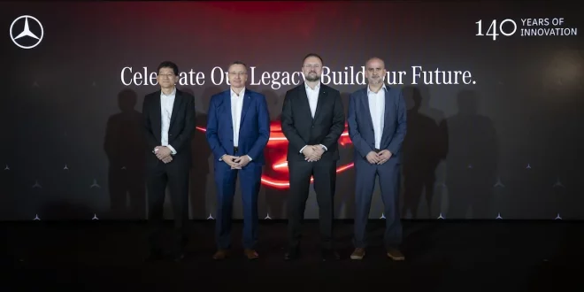 ผู้บริหารเมอร์เซเดส-เบนซ์ ประเทศไทย ร่วมถ่ายภาพภายใต้ธีม Celebrate Our Legacy Build Our Future