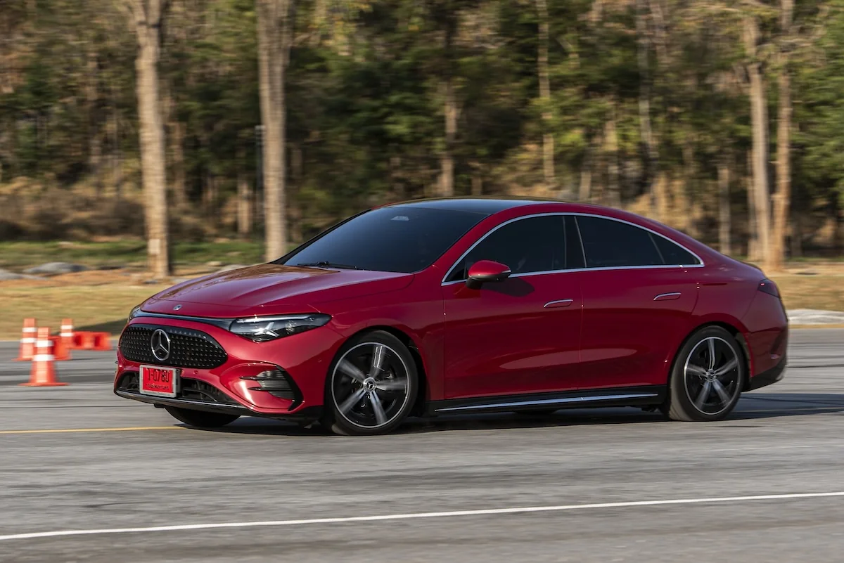 The all-new electric CLA รถยนต์ไฟฟ้า 100% รุ่นสำคัญของเมอร์เซเดส-เบนซ์ The all-new electric CLA รถยนต์ไฟฟ้า 100% รุ่นใหม่จากเมอร์เซเดส-เบนซ์ ขณะทดสอบการขับขี่