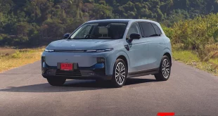 มุมมองด้านหน้าเฉียง Leapmotor B10 สีฟ้า ดีไซน์ SUV พลังงานไฟฟ้า