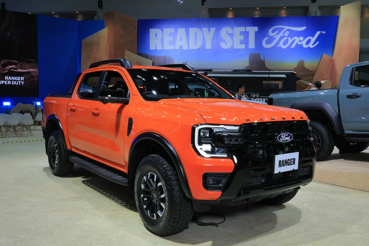 Ford Ranger Wildtrak-X ในงาน Motor Show 2026 Ford Ranger Wildtrak-X สีส้ม จัดแสดงภายในบูธ Ford ในงาน Motor Show 2026