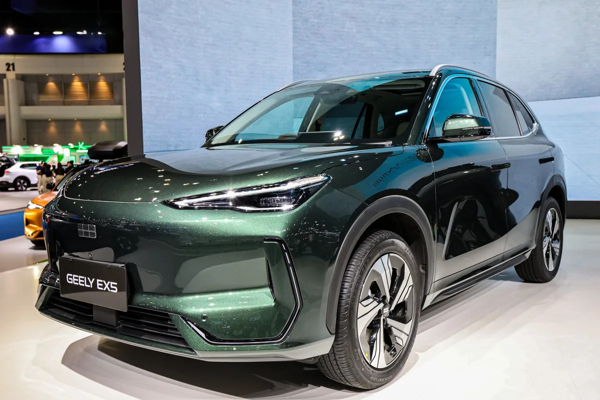 ภาพ GEELY EX5 สี Moss Green มุมหน้าเฉียง GEELY EX5 สีเขียว Moss Green มุมหน้าเฉียง จัดแสดงในงาน Motor Show 2026