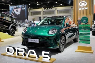 GWM ORA 5 EV สีเขียว จัดแสดงภายในบูธ GWM ในงาน Motor Show 2026