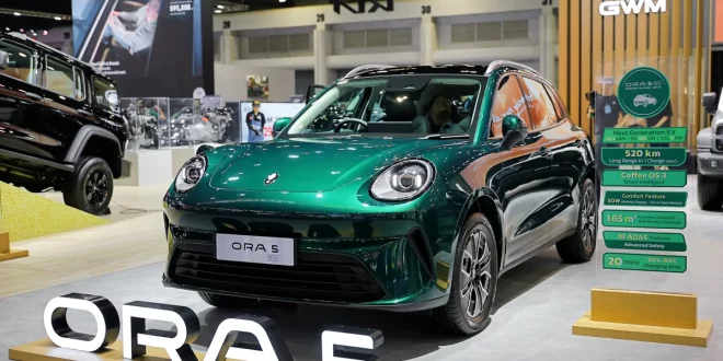 GWM ORA 5 EV สีเขียว จัดแสดงภายในบูธ GWM ในงาน Motor Show 2026