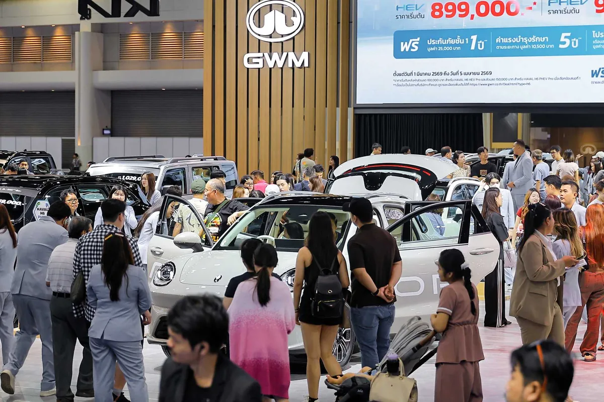 บรรยากาศบูธ GWM ORA 5 ในงาน Motor Show 2026 บรรยากาศบูธ GWM และผู้เข้าชมรถ ORA 5 ในงาน Motor Show 2026