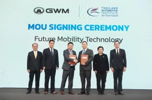 ผู้บริหาร GWM และสถาบันยานยนต์ถ่ายภาพร่วมกันหลังพิธีลงนาม MOU ด้าน Future Mobility Technology