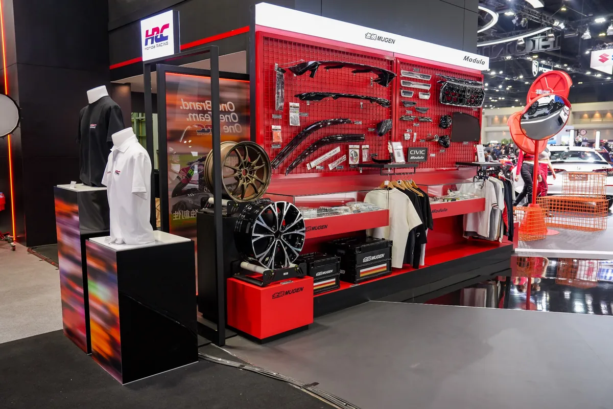 โซนอุปกรณ์ตกแต่ง Honda HRC MUGEN และ Modulo ในงาน Motor Show 2026 โซนอุปกรณ์ตกแต่ง Honda HRC MUGEN และ Modulo ภายในบูธ Honda ในงาน Motor Show 2026