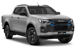 Isuzu D-Max EV รถกระบะไฟฟ้า 100% สีเทาในภาพสตูดิโอ มุมมองด้านหน้าเฉียง