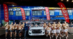 มร. นาโอยะ เซะงูจิ ร่วมกับนักมวย 18 คน ในพิธีเปิด Isuzu Thailand Championship 2026