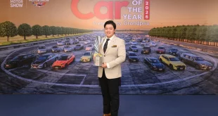 ชยพัฒน์ วนสุวานิช จาก Jeep Thailand รับรางวัล Best 4x4 Off-Road ให้กับ Jeep Wrangler Rubicon ในงาน Car of the Year 2026