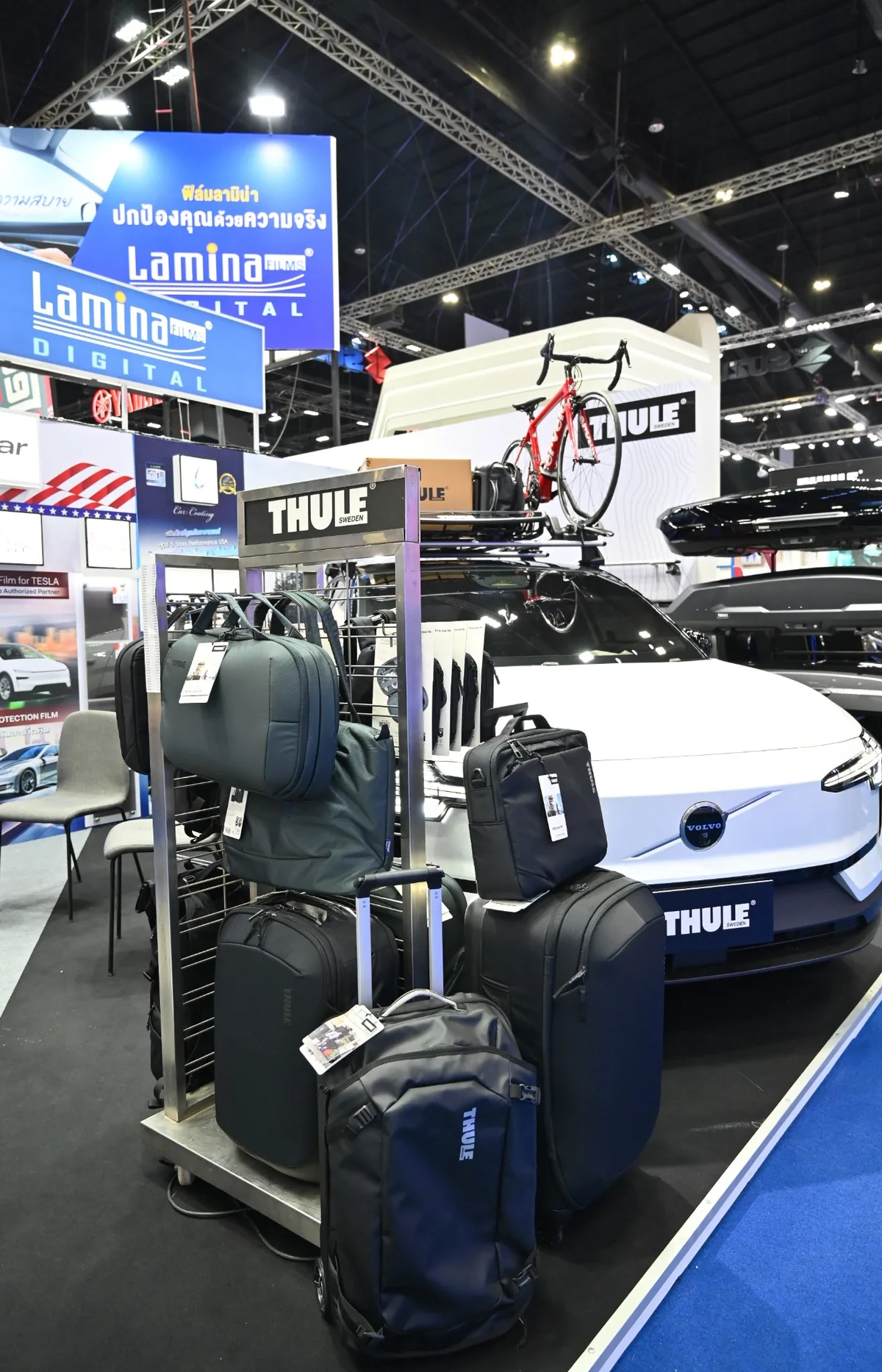 Thule Accessories ที่บูธ Lamina ในงาน Motor Show 2026 โซนจัดแสดงกระเป๋าและอุปกรณ์ Thule ภายในบูธลามิน่าในงาน Motor Show 2026