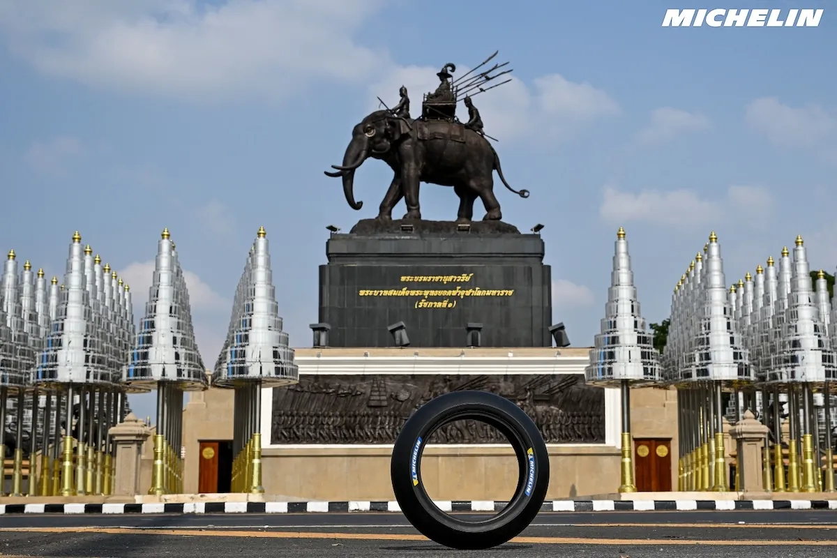 ยาง Michelin MotoGP จัดแสดงบริเวณแลนด์มาร์กของจังหวัดบุรีรัมย์