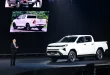 Toyota Hilux รุ่นล่าสุดจัดแสดงบนเวทีเปิดตัวในงานแถลงข่าว