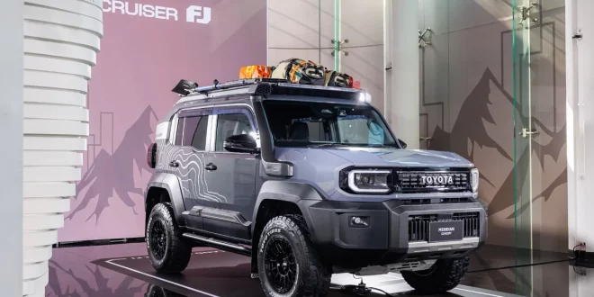 Text: Toyota Land Cruiser FJ 2026 สี Smoky Blue มุมหน้าสามส่วน