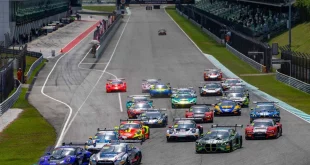 รถแข่ง GT World Challenge Asia ออกสตาร์ทอย่างดุเดือดที่สนามเซปัง