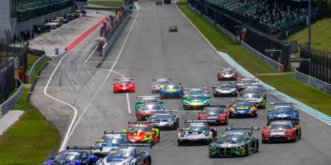 รถแข่ง GT World Challenge Asia ออกสตาร์ทอย่างดุเดือดที่สนามเซปัง