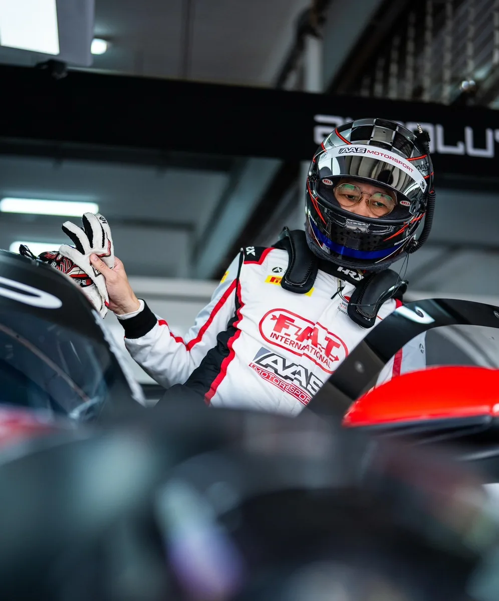 วุฒิกร อินทรภูวศักดิ์ กับ Porsche 918 ในศึก GT World Challenge Asia วุฒิกร อินทรภูวศักดิ์ เตรียมลงขับรถแข่ง Porsche หมายเลข 918