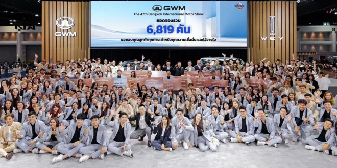 ภาพหมู่ทีมงาน GWM Thailand ฉลองความสำเร็จยอดจองในงาน Motor Show 2026