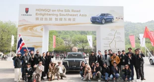 คณะผู้ร่วมกิจกรรม One Belt One Road ถ่ายภาพร่วมกับ HONGQI E-HS9 ก่อนออกเดินทางจากจีนสู่ไทย