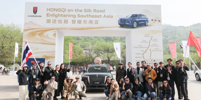 คณะผู้ร่วมกิจกรรม One Belt One Road ถ่ายภาพร่วมกับ HONGQI E-HS9 ก่อนออกเดินทางจากจีนสู่ไทย