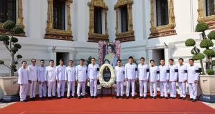 คณะผู้บริหารมาสด้า เซลส์ ประเทศไทย ร่วมบำเพ็ญกุศลและวางพวงมาลาถวายสักการะ พระบรมศพสมเด็จพระนางเจ้าสิริกิติ์ พระบรมราชชนนีพันปีหลวง