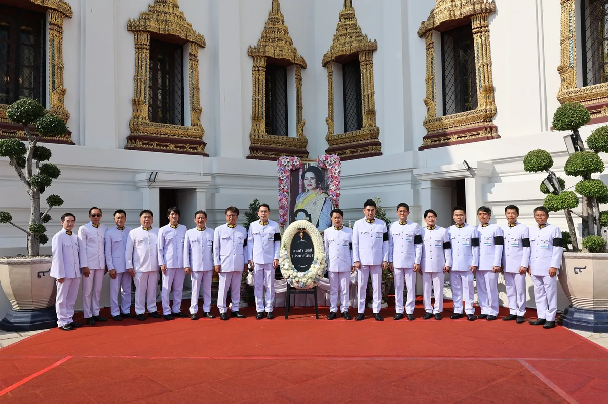 มาสด้าร่วมบำเพ็ญกุศลและถวายสักการะ คณะผู้บริหารมาสด้า เซลส์ ประเทศไทย ร่วมบำเพ็ญกุศลและวางพวงมาลาถวายสักการะ พระบรมศพสมเด็จพระนางเจ้าสิริกิติ์ พระบรมราชชนนีพันปีหลวง