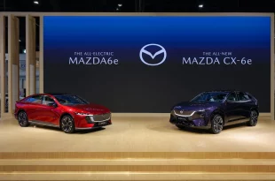 Mazda6e และ Mazda CX-6e จัดแสดงบนเวทีมาสด้าในงานมอเตอร์โชว์ 2026