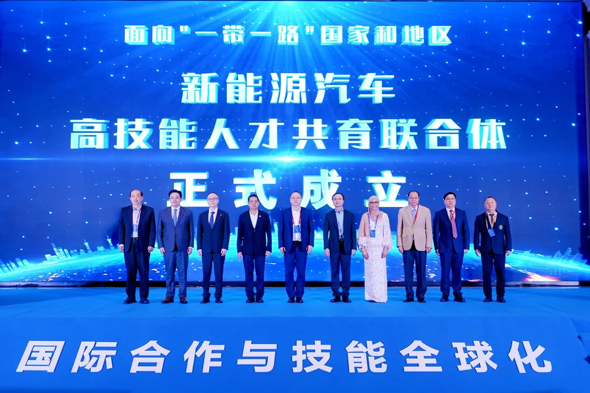 เอ็มจีร่วมหนุน World New Energy Vehicle Congress 2026 เอ็มจีร่วมสนับสนุน World New Energy Vehicle Congress 2026 และพิธีจัดตั้งความร่วมมือด้านบุคลากรทักษะสูงยานยนต์พลังงานใหม่