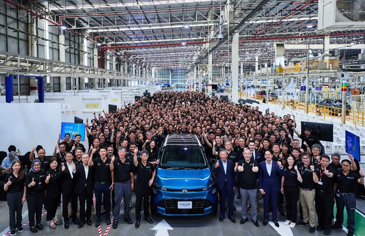 นิสสัน เปิดสายการผลิต คิกส์ อี-พาวเวอร์ ใหม่ ในไทย ผู้บริหารและพนักงานนิสสัน ประเทศไทย ร่วมฉลองการเปิดสายการผลิต นิสสัน คิกส์ อี-พาวเวอร์ ใหม่ ที่โรงงานในประเทศไทย