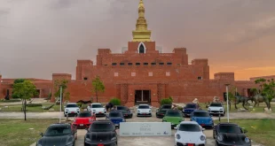 ขบวนรถปอร์เช่ร่วมกิจกรรม Journey of Heritage จอดหน้าสถาปัตยกรรมไทยในจังหวัดกำแพงเพชร