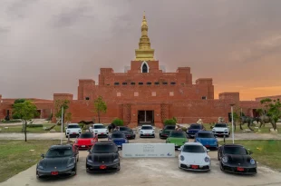 ขบวนรถปอร์เช่ร่วมกิจกรรม Journey of Heritage จอดหน้าสถาปัตยกรรมไทยในจังหวัดกำแพงเพชร