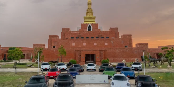 ขบวนรถปอร์เช่ร่วมกิจกรรม Journey of Heritage จอดหน้าสถาปัตยกรรมไทยในจังหวัดกำแพงเพชร