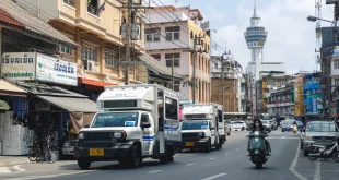 รถสองแถวนวัตกรรมใหม่ โตโยต้า วิ่งให้บริการบนถนนในสมุทรปราการ