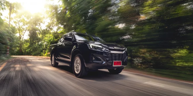 Isuzu V-Cross 2.2 ขณะขับขี่ด้วยความเร็ว แสดงการตอบสนองของอัตราเร่งช่วงเกียร์ 2-3-4 และการปรับเซ็ตช่วงล่างที่เน้นความนุ่มนวล