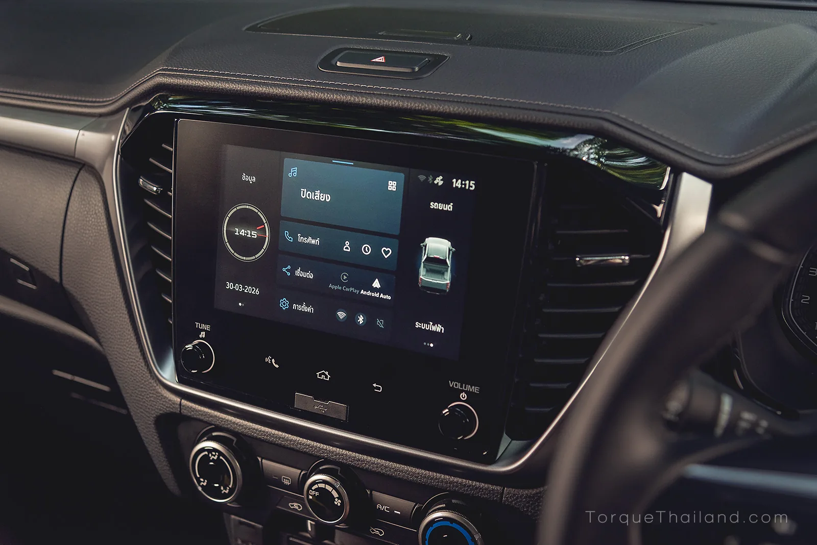 จอแสดงผลส่วนกลางระบบสัมผัสขนาด 8 นิ้ว บนแดชบอร์ด รองรับการเชื่อมต่อ Android Auto และ Apple CarPlay แบบไร้สาย