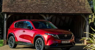 Mazda CX-5 2026 UK สีแดง มุมหน้าเฉียง