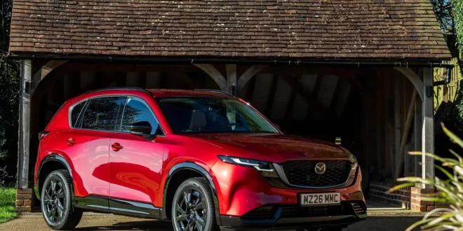 Mazda CX-5 2026 UK สีแดง มุมหน้าเฉียง