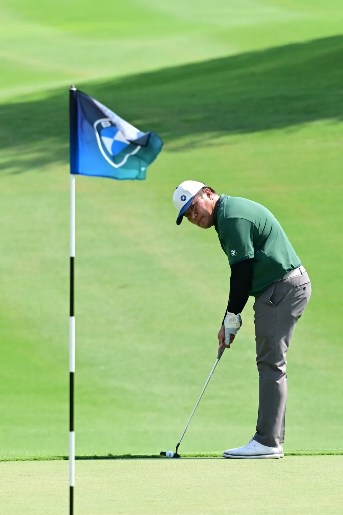 นักกอล์ฟลงแข่งขันในรายการ BMW Golf Cup Qualifying 2026 นักกอล์ฟกำลังพัตต์ระหว่างการแข่งขัน BMW Golf Cup Qualifying 2026